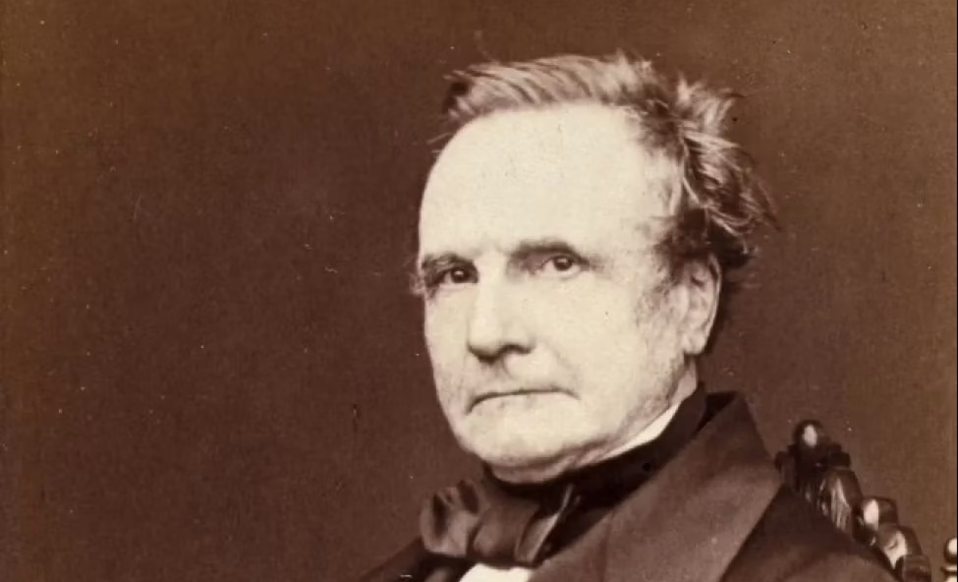 Portrait sépia de Charles Babbage, homme âgé en costume victorien